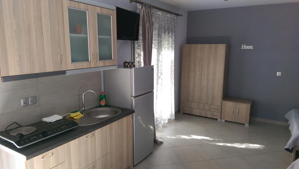 Aimilias Family Apartments Nea Vrasna Exterior foto